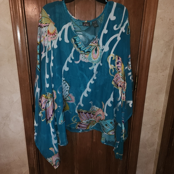 Plus Women's Top - Picture 3 of 3